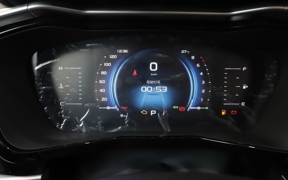 Фото салона Geely Tugella